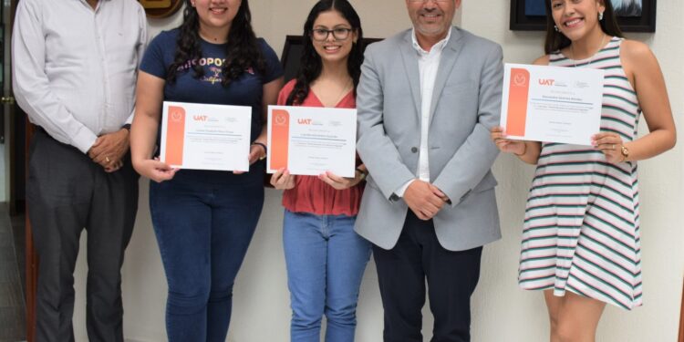 Estudiantes de la UAT destacan en concurso nacional del IMCP