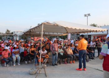 Piden a Rigo Ramos rescatar plazas públicas y áreas verdes.