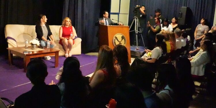 Abordan en la UAT actualidades de la comunicación en la era digital