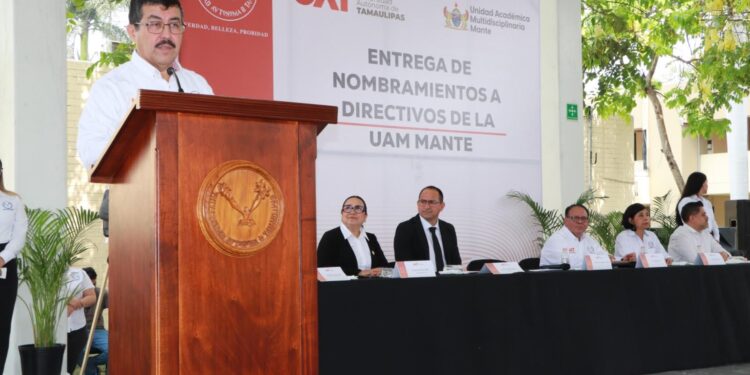 Rector de la UAT entrega nombramientos a nuevos directivos de la UAM Mante