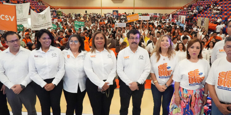 Vive la UAT una fiesta para recibir a estudiantes de bachillerato.