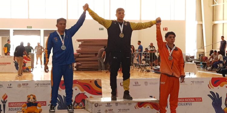 Cuelga bronce Grimany para la UAT en Luchas Universitarias.
