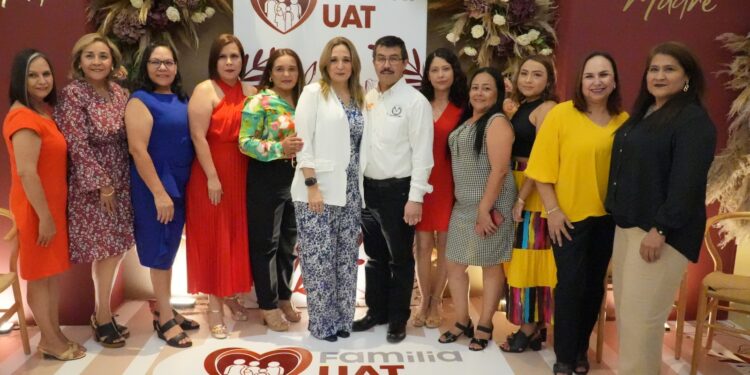 Preside el rector festejos en honor a las madres trabajadoras del SUTUAT