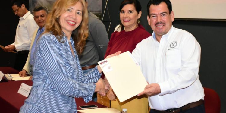 Certifica la UAT capacitación y actualización de guías turísticos.