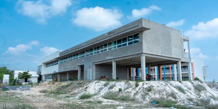 Impulsa Dámaso Anaya infraestructura y equipamiento de la UAT