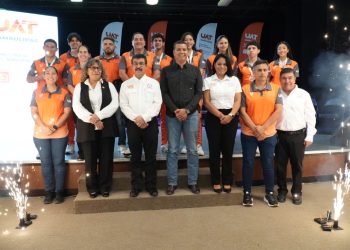 Reconoce la UAT a estudiantes destacados.