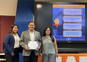 Estudiantes de economía de la UAT reciben reconocimiento nacional.