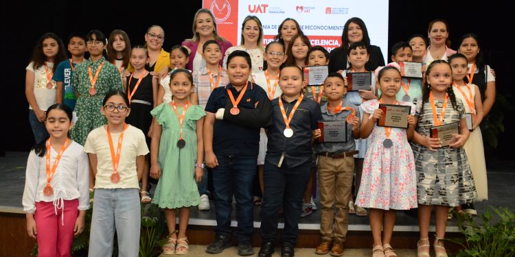 Reconoce el CEINA-UAT a estudiantes de excelencia.