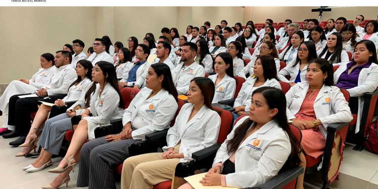 Otorgan plazas de servicio social a médicos pasantes de la UAT en Matamoros.