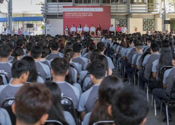 Inaugura Lucía Aimé junto a estudiantes el ciclo escolar de media superior en Tamaulipas