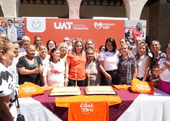 Festeja UAT al club universitario Edad de Oro en el Día de los Abuelitos