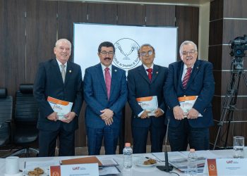 Dámaso Anaya presenta informe financiero y académico al Patronato de la UAT