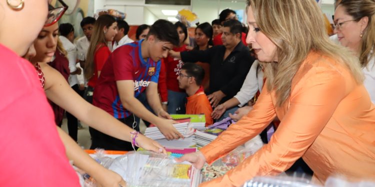 Lleva UAT colecta de útiles escolares para estudiantes del sector rural