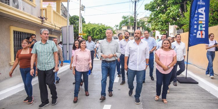 Inaugura Chucho Nader nueva obra de pavimentación en la colonia Otomí