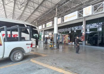 Vigilancia permanente de la Guardia Estatal en centrales de autobuses.