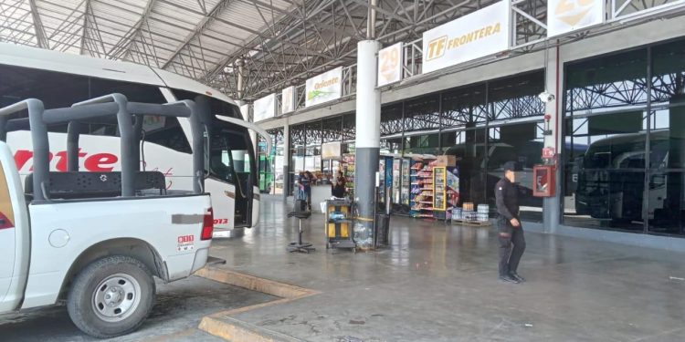 Vigilancia permanente de la Guardia Estatal en centrales de autobuses.