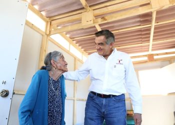 Entrega Américo viviendas a damnificados por la tormenta Alberto y supervisa obras en Tula