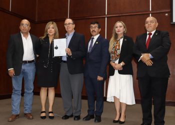 Rinden homenaje póstumo al Ing. Candelario Quiroga, exrector de la UAT