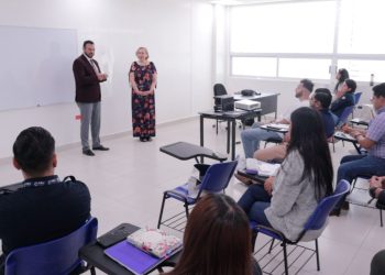 Experta internacional en búsqueda de personas desaparecidas imparte cátedra en la USJT