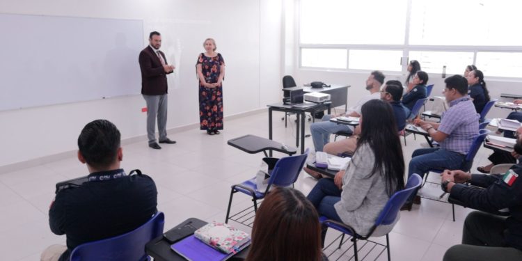 Experta internacional en búsqueda de personas desaparecidas imparte cátedra en la USJT