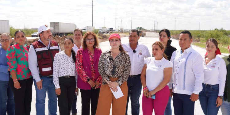 Supervisan Alcaldesa y Cabildo avance de obra en carretera Federal Mex II