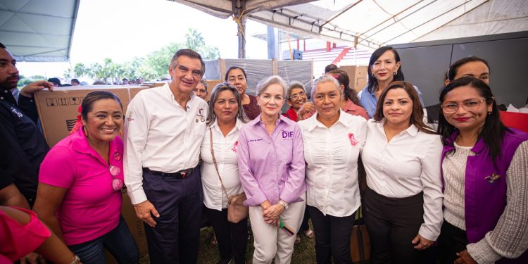 Llevan Américo y María la brigada “Transformando Familias” a San Fernando