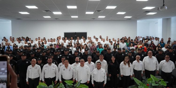 Entrega USJT a la sociedad 69 nuevos policías