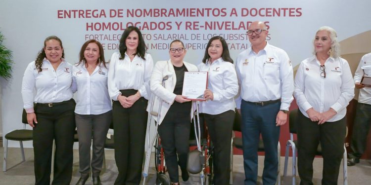 Reciben docentes del COBAT nombramientos de homologación y renivelación