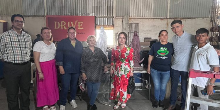 Participan estudiantes del ITACE en mega escultura de la Virgen de El Chorrito