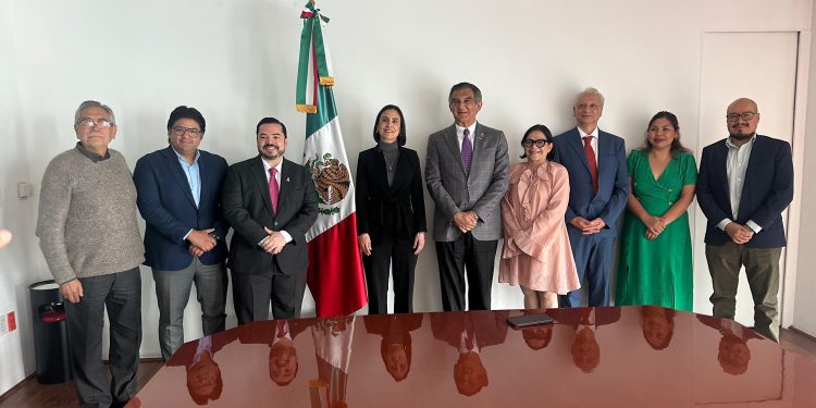 Consigue gobernador apoyos para recinto fiscal y proyectos de energía y gas