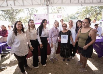 Lleva María de Villarreal la brigada “Transformando Familias” a la región ribereña