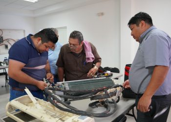 Ciudadanos aprenden nuevas habilidades en talleres de oficio