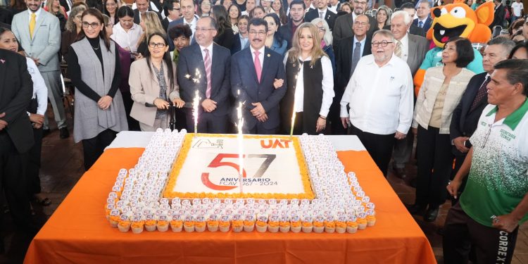 Consolida la UAT 57 años de prestigio académico de la Facultad de Comercio Victoria