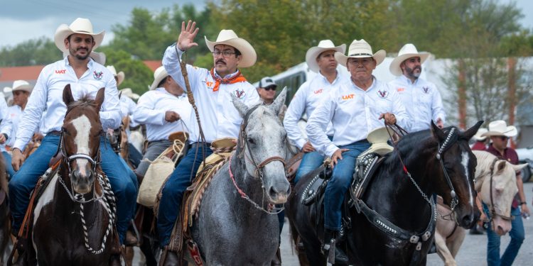 Encabeza el rector Dámaso Anaya aniversarios de facultades de la UAT