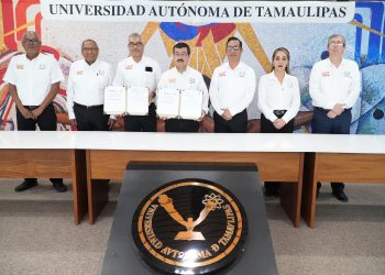 Preside Dámaso Anaya la firma del contrato colectivo UAT-SUTUAT