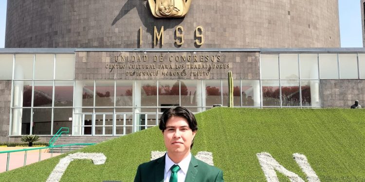 Exalumno de la UAT recibe el premio de excelencia de la AMFEM
