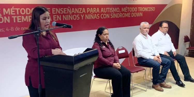 Actualizan docentes enseñanza para casos de autismo y síndrome de Down