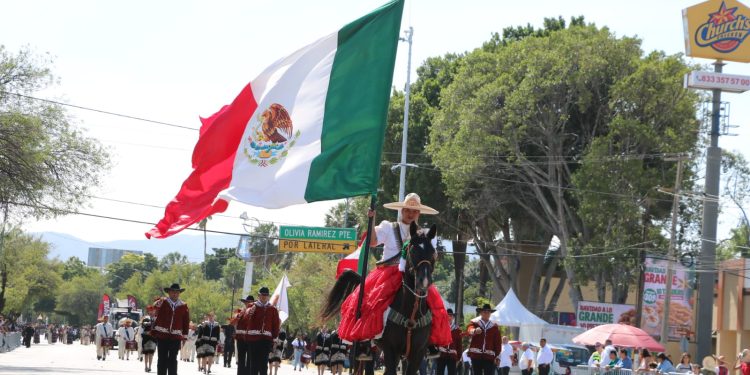 Participa SSPT en tradicional desfile de la Revolución Mexicana