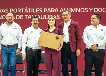 Gobernador y rector hacen entrega histórica de equipos de cómputo a estudiantes y docentes de la UAT