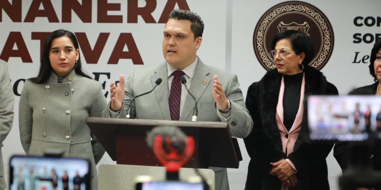 Respaldando Congreso del estado política estatal y federal en tema Migratorio y de asuntos Nacionales, Humberto Prieto Herrera.