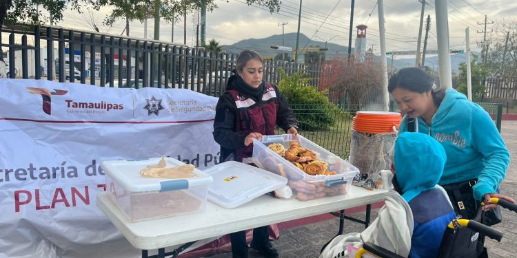 Guardia Estatal de Género apoya a familias viajeras y en el Hospital Infantil ante bajas temperaturas.