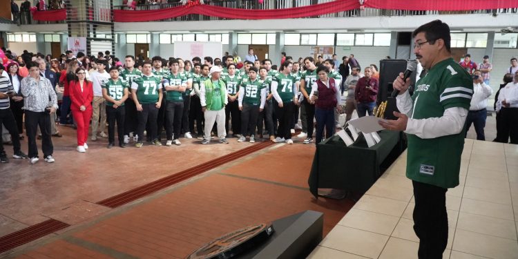 Rector de la UAT y universitarios conviven en jornada estudiantil