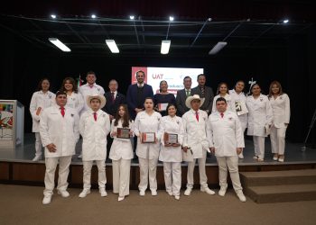 Entrega la UAT nueva generación de Médicos Veterinarios