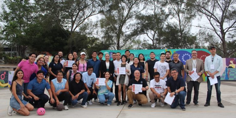 Estudiantes de arquitectura de la UAT reciben reconocimiento internacional