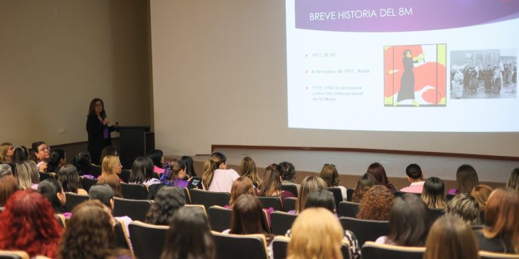 Imparte SEBIEN conferencia Mujer Transformadora