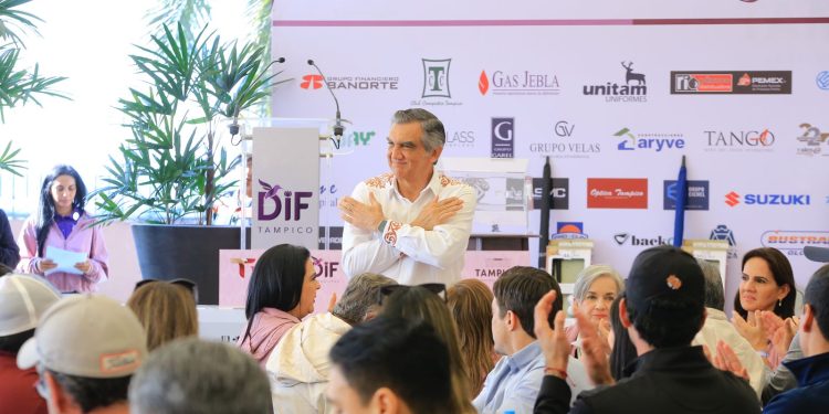 Premia gobernador Américo Villarreal a ganadores de Torneo de Golf DIF Tampico 2025