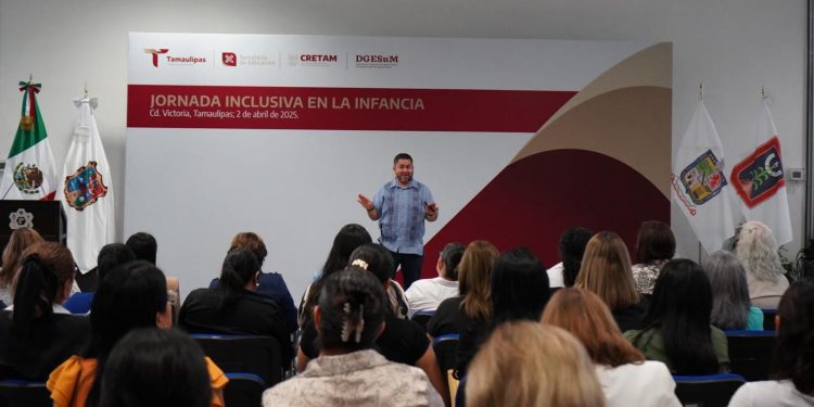 Capacita CRETAM a agentes educativos sobre inclusión en la infancia
