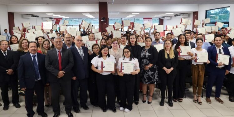 Realiza Universidad Tecnológica de Altamira primera entrega de títulos a Técnicos Superior Universitarios