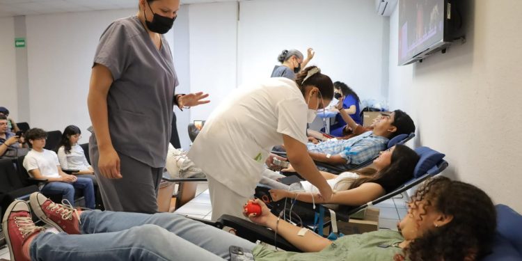 Colabora la UAT en campaña altruista para la donación de sangre
