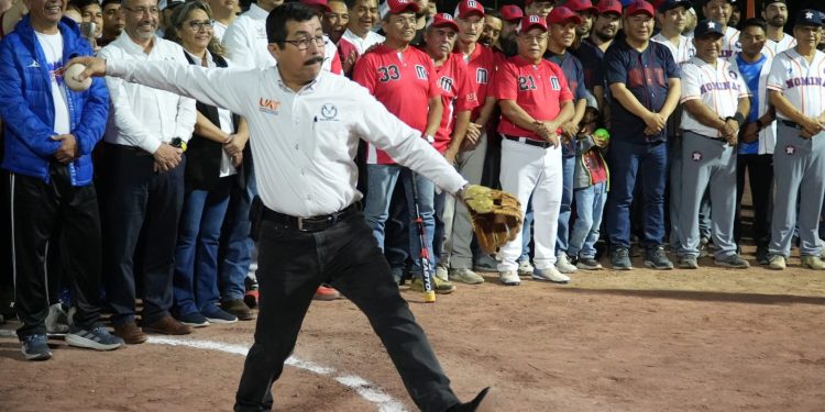 Rector de la UAT inaugura torneos deportivos para docentes y empleados universitarios